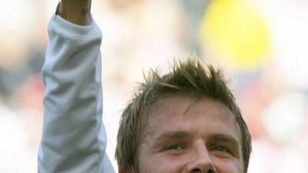 Beckham lideró la victoria de Inglaterra contra Paraguay