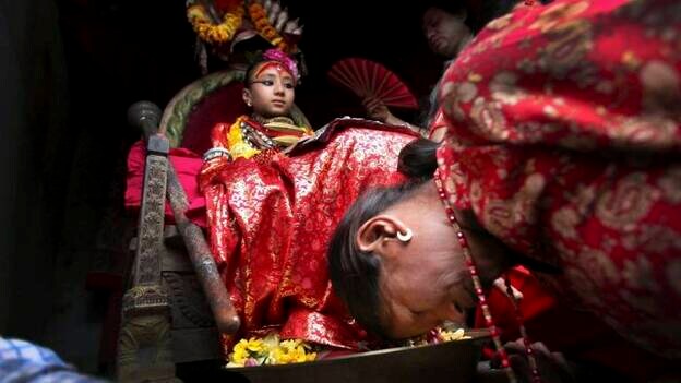 Las 36 virtudes de la 'niña diosa' de Nepal