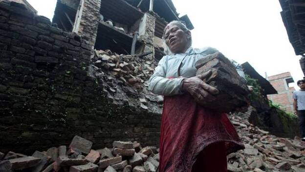 Más de treinta muertos por un terremoto en Nepal y en el noreste de la India