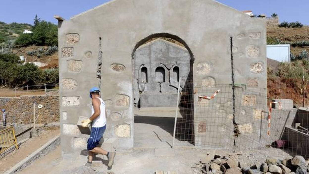 La Fe De Paco Martel Mueve La Ermita De Cazadores Canarias7