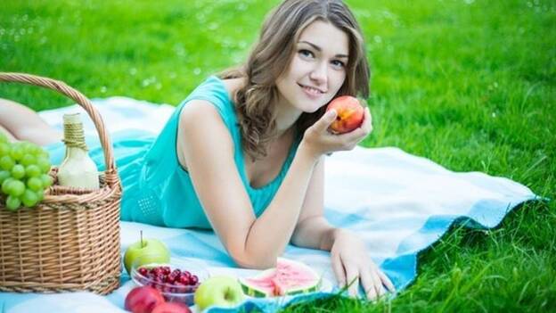 El consumo de frutas, verduras, zumos y agua ayuda a prevenir enfermedades bucodentales