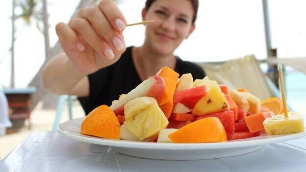 El 86% de la población cree erróneamente que comer mucha fruta es bueno para la salud y que el estrés provoca calvicie