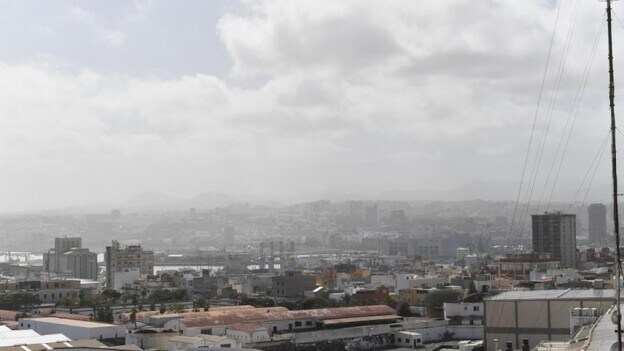 Polvo en suspensión entre Lanzarote y Tenerife
