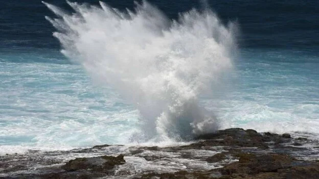 La Palma, El Hierro y Tenerife en riesgo por olas de hasta 4 metros