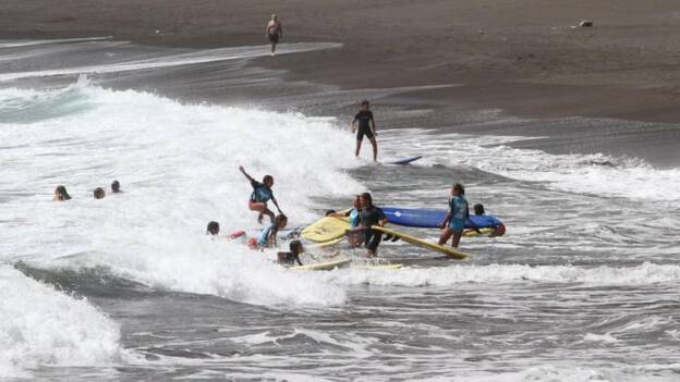 El Día Mundial del Surf invade el entorno de La Cícer