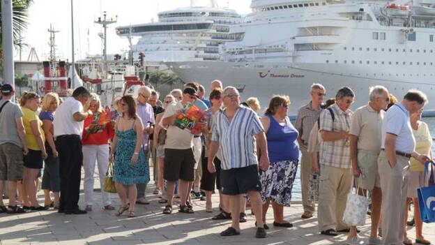 Canarias factura más que nunca pese a la caída de turistas en 2018