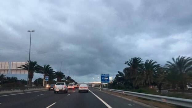 Canarias espera este martes intervalos nubosos y podría llover débil