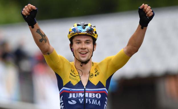 Primoz Roglic celebra su triunfo de etapa en La Porte./AFP