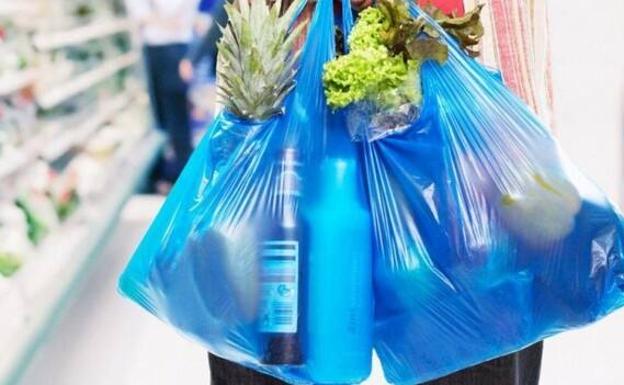 Gobierno canario y patronales aplazan el decreto de plásticos de un solo uso