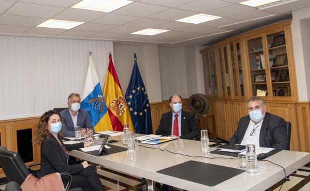 Momentos antes de producirse la reunión telemática con la Plataforma Más Deporte Canarias. 