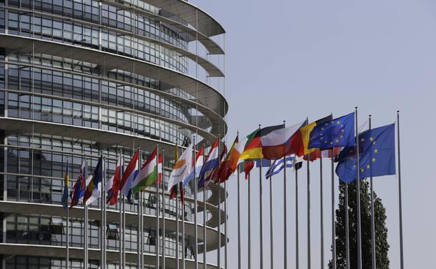 Banderas en la sede del Parlamento Europeo de Estrasburgo./Óscar chamorro