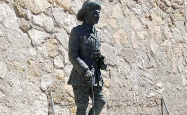 Estatua cuya retirada se ha acordado que estaba dedicada al comandante de la Legión Francisco Franco en Melilla.