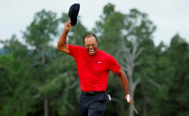 Tiger Woods, en el Augusta National, al conquistar un Masters. 