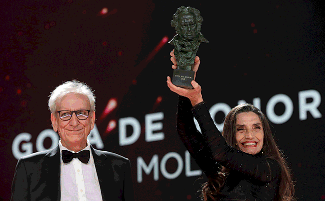 Pilar Palomero, al recibir el Goya a la mejor dirección novel.