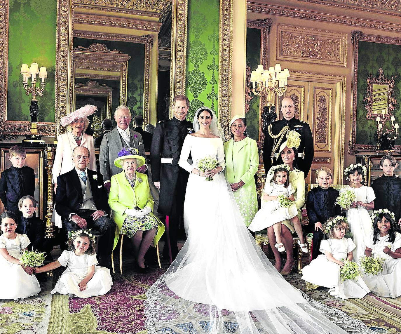 Fotografía oficial de la familia real británica tomada tras la boda de Meghan Markle y el príncipe Enrique./AFP