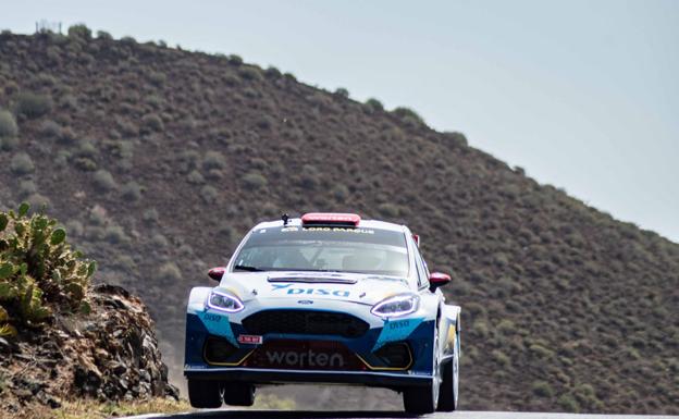 Enrique Cruz y Yeray Mujica siguen su racha de victorias con el Ford Fiesta Rally2. / BENI CAZORLA
