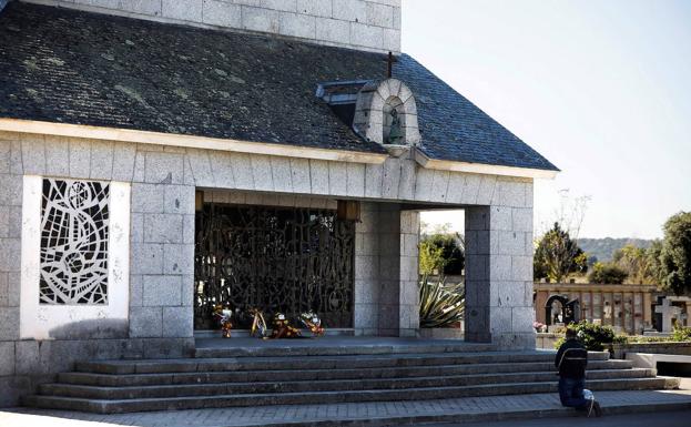 Panteón que alberga la tumba de Franco en el cementerio de Mingorrubio./EFE