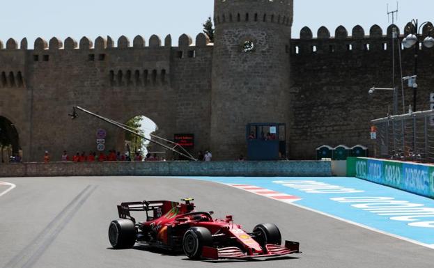 Carlos Sainz, en el circuito de Bakú. /EFE