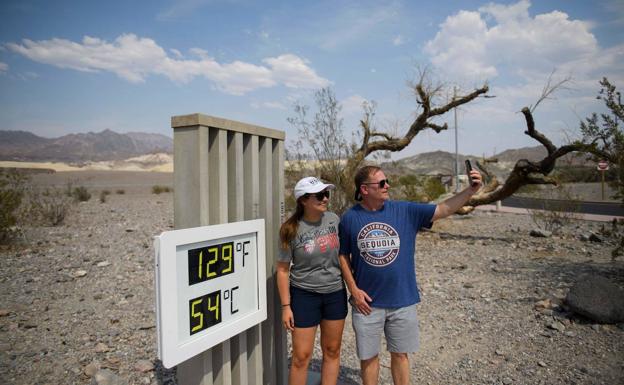 Termómetro en El Valle de la Muerte (California), con 54 grados centígrados./AFP