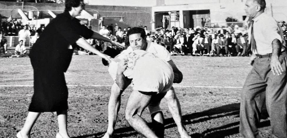 La memorable lucha con ídolos del terrero y figuras de cine y música - Vimarsana News