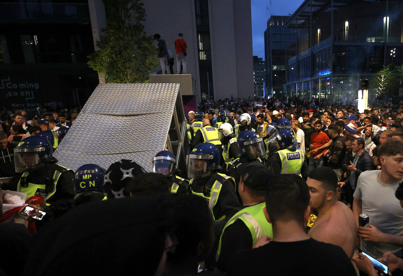 Imágenes de los disturbios en la final de la Eurocopa 