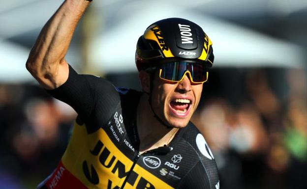 Wout Van Aert, celebrando su victoria en una etapa del Tour. /Christophe Petit-Tesson (Efe)