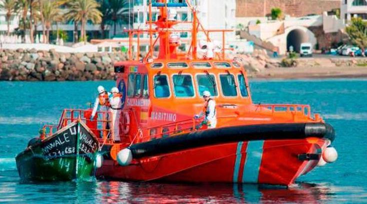 Rescatan una patera con 71 migrantes en aguas cercanas a Tenerife - Vimarsana News