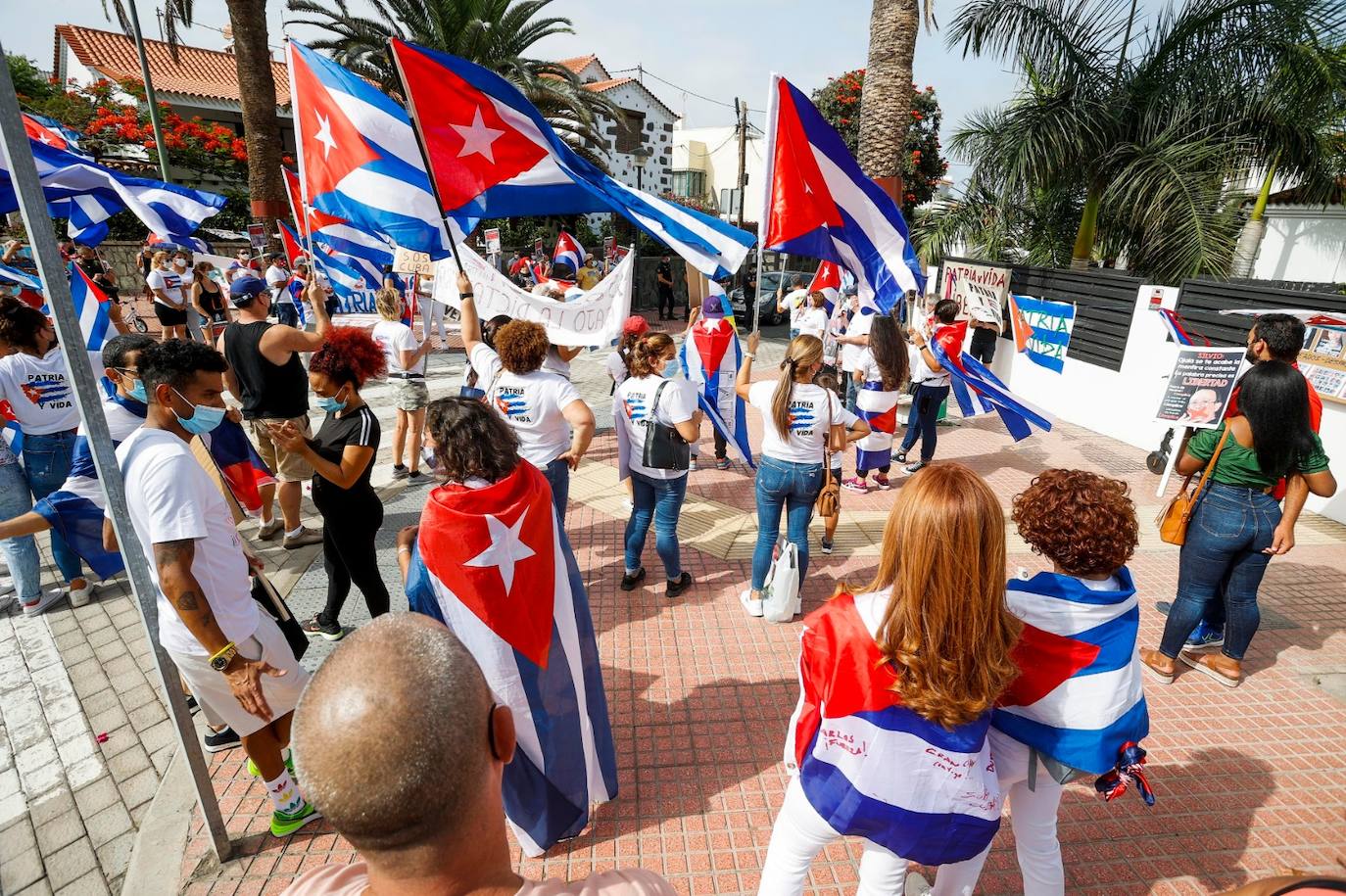 Nueva concentración a las puertas del consulado de Cuba