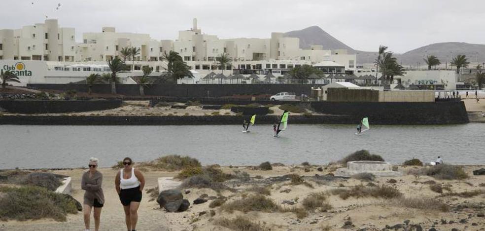 Tinajo apela al senador ante Costas para la concesión del lago y ampliar el hotel - Vimarsana News