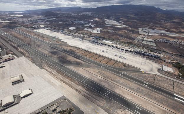 La capacidad del Aeropuerto de Gran Canaria es de 20 millones de pasajeros al año.  / C7