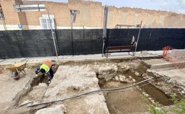 Encuentran tumbas medievales y los restos de la muralla árabe de Guadalajara