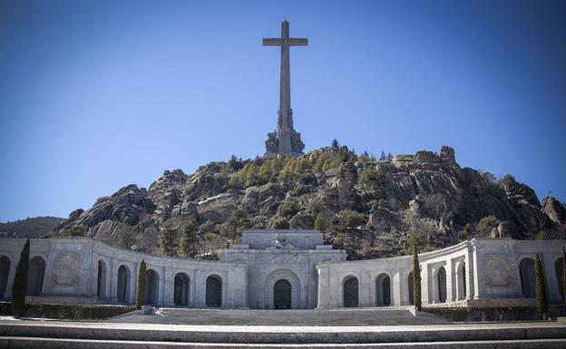Explanada principal y Cruz del Valle de los Caídos.