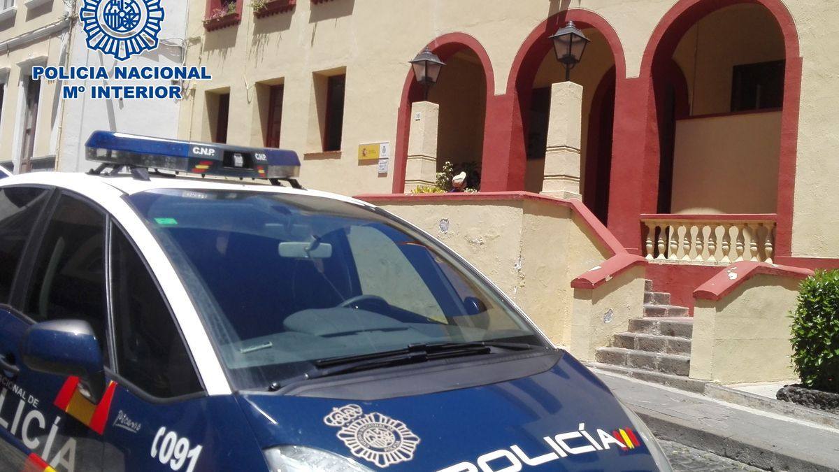 Tres detenidos en La Palma por estrangular y robar a un hombre cuando volvía a su casa