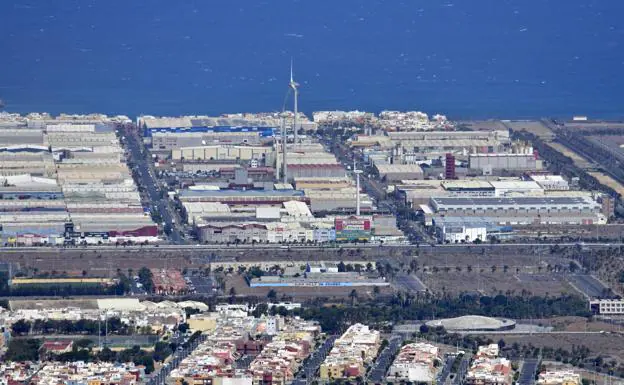 Vista general del polígono industrial de Arinaga, en Agüimes, el mayor de Canarias, con 690 empresas. 