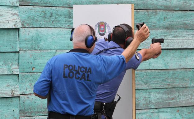 Prácticas de tiro de la Policía Local en Las Majadillas en 2011. / C7