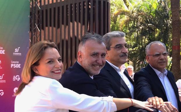 Los representantes de las cuatro formaciones políticas que forman parte del Pacto de las Flores de Canarias. 