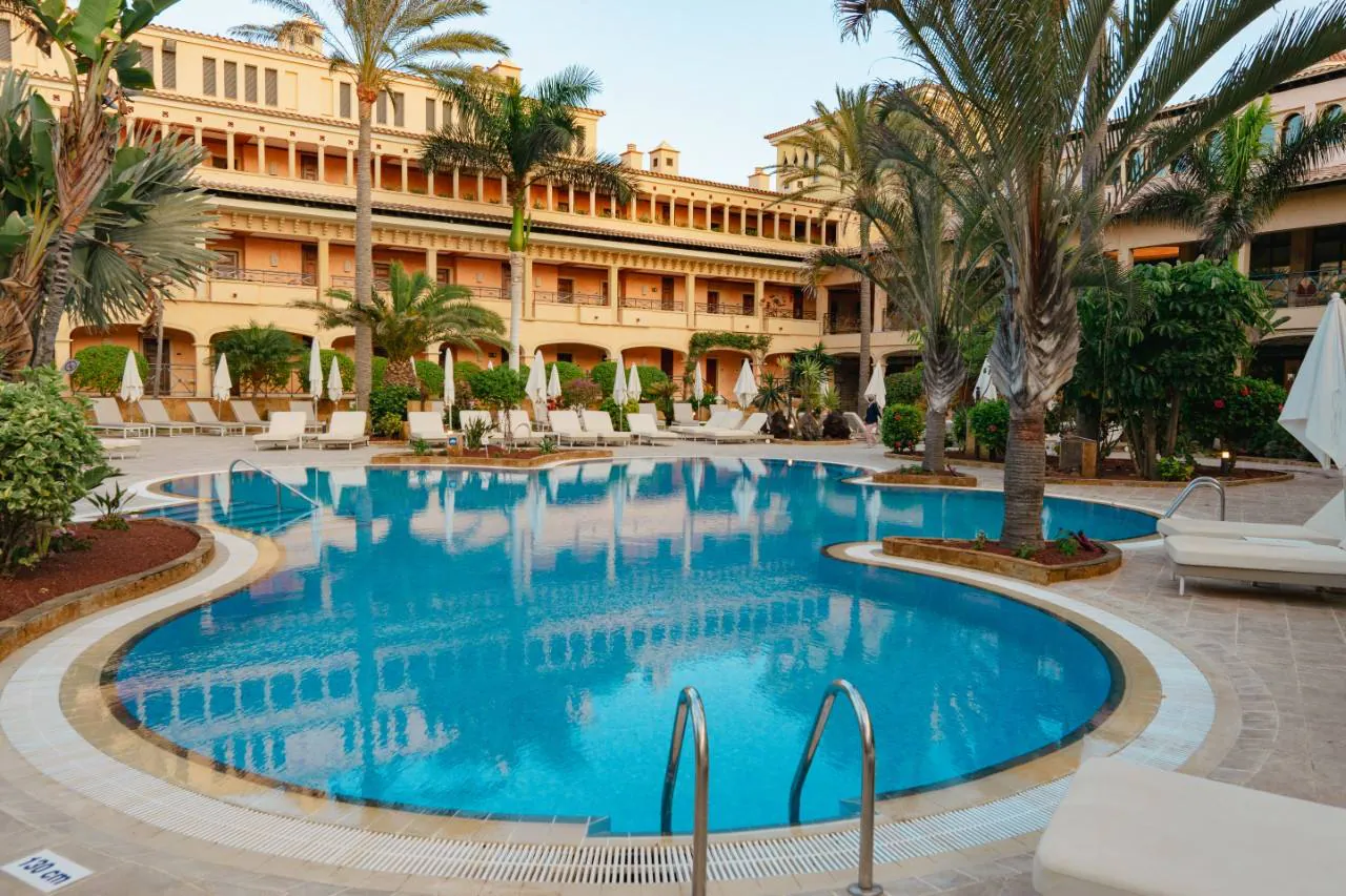 HIP y AMR™ Collection anuncian apertura del Secrets®Bahía Real Resort Spa en Corralejo