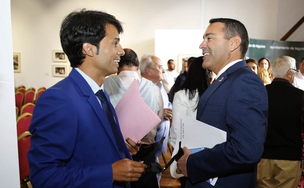 Marcos Bergaz (PSOE) y Oswaldo Betarcort (CC) alcalde de Teguise. / J.L.C.