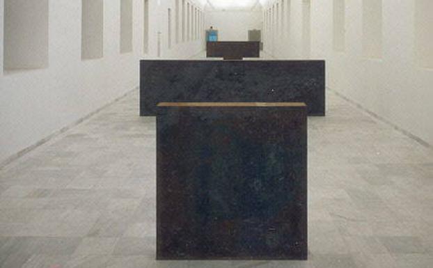 'Equal-Parallel/Guernica-Bengasi', de Richard Serra, en el Reina Sofía antes de su desaparición.