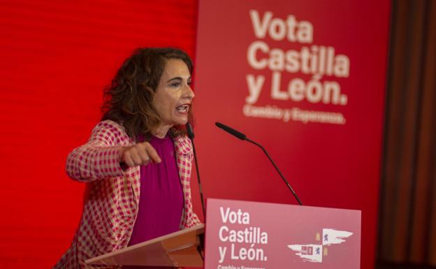 La ministra de Hacienda, María Jesús Montero, en una imagen reciente durante un acto electoral en la campaña de Castilla y León. / EP