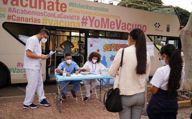Canarias comenzó el viernes a vacunar en los colegios.