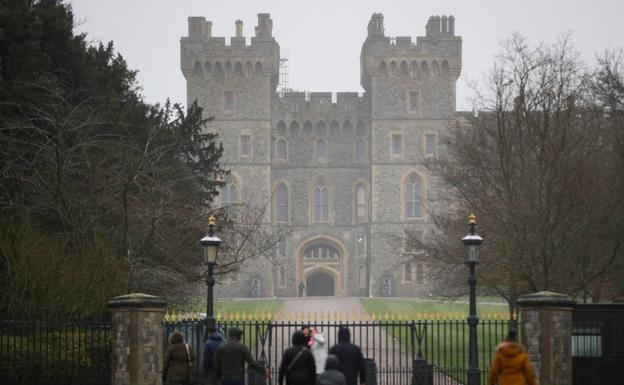 Castillo de Windsor, lugar donde la reina Isabel II realiza su cuarentena tras dar positivo en covid./Reuters