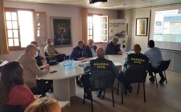 Reunión de seguridad celebrada ayer en el ayuntamiento de Teror. 