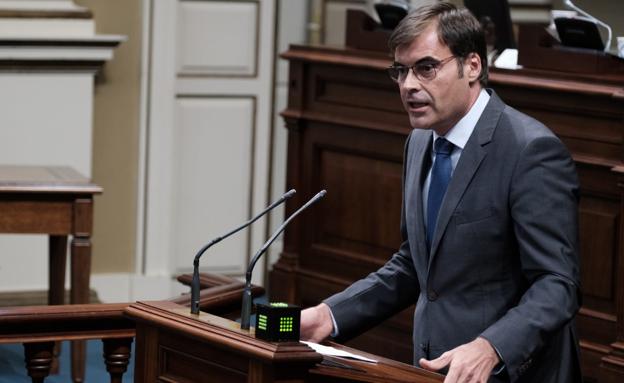 Fernando Enseñat, en el Parlamento de Canarias. /C7