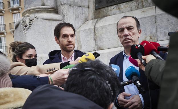 Sergio Sayas y Carlos García Adanero han anunciado sus planes en una convocatoria a los medios en Pamplona. /EP