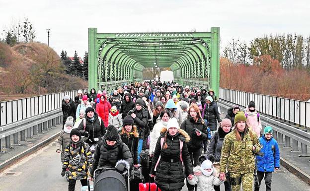 Hundreds of thousands of people have left Ukraine fleeing the war.  /EFE