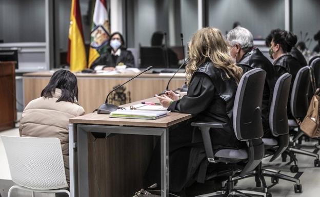 La acusada, ante el tribunal de la Audiencia Provincial en Logroño./J. Rodríguez