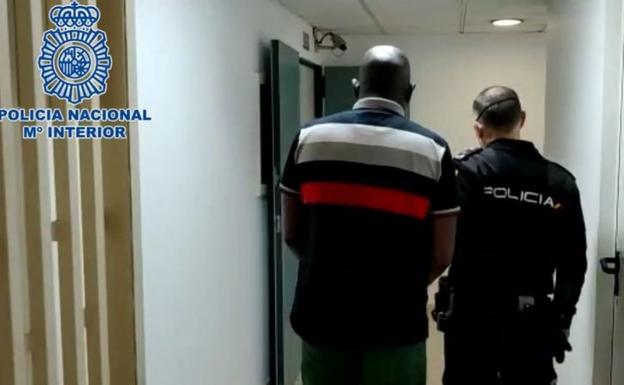 Pillan a un pasajero en Lanzarote con tres kilos de cocaína en su equipaje