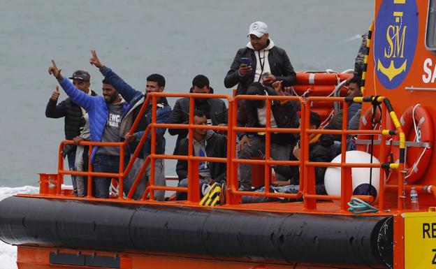 Salvamento Marítimo rescató el pasado lunes a 34 personas de origen magrebí que trataban de llegar a las costas canarias. 