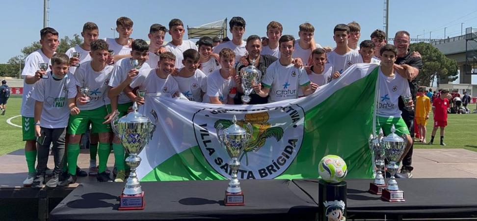 The Villa de Santa Brígida cadet gets his doctorate and wins the Club World Cup in Cambrils